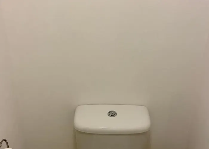 Tropical Sun Homes - Beautiful Spacious 3 Bed In A Serene Environment With Free Parking For 2 Cars *