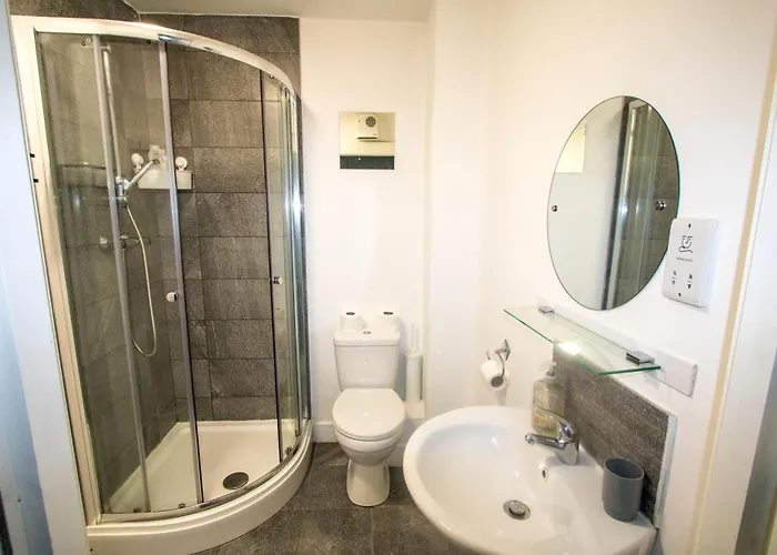 Ideal For Groups - Lovely 2 Bedroom - Free Parking, Transit Links, Close To Stadiums Apartament