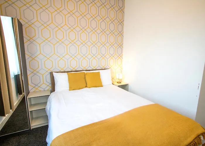 Ideal For Groups - Lovely 2 Bedroom - Free Parking, Transit Links, Close To Stadiums *