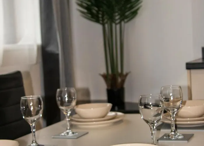 Ideal For Groups - 2 Bedroom - Free Parking, Transit Links, Close To Stadiums Manchester