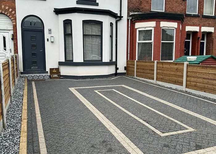 Luxury 6 Bed Near Centre With Cinema & Games 5 Bathrooms Mánchester