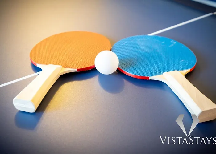 別荘 4 Bed House By Vista Short Lets & Serviced With Pool Table, Free Parking & Near