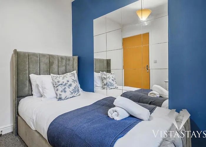 4 Bed House By Vista Short Lets & Serviced With Pool Table, Free Parking & Near * マンチェスター