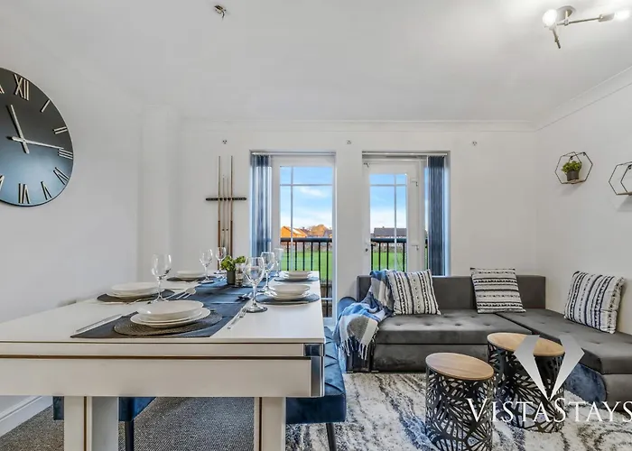 別荘 4 Bed House By Vista Short Lets & Serviced With Pool Table, Free Parking & Near *