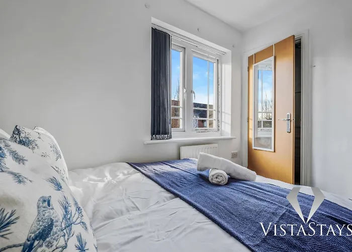 4 Bed House By Vista Short Lets & Serviced With Pool Table, Free Parking & Near 別荘 *