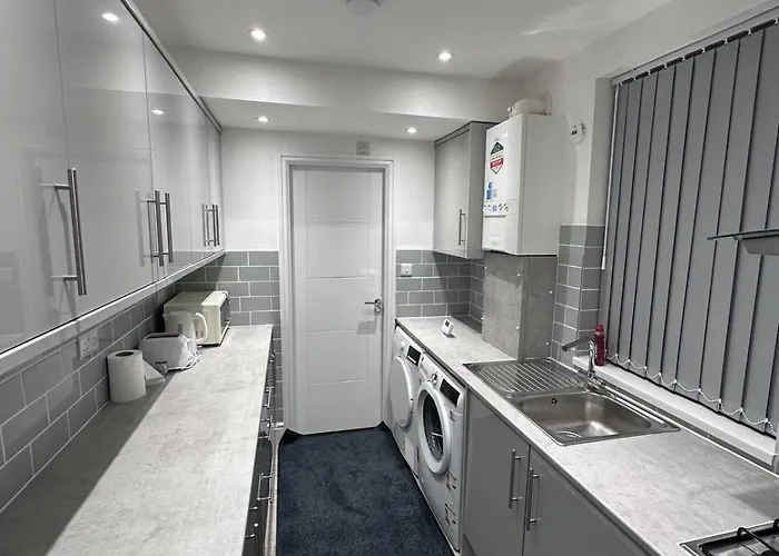 Modern Cozy One Bedroom *