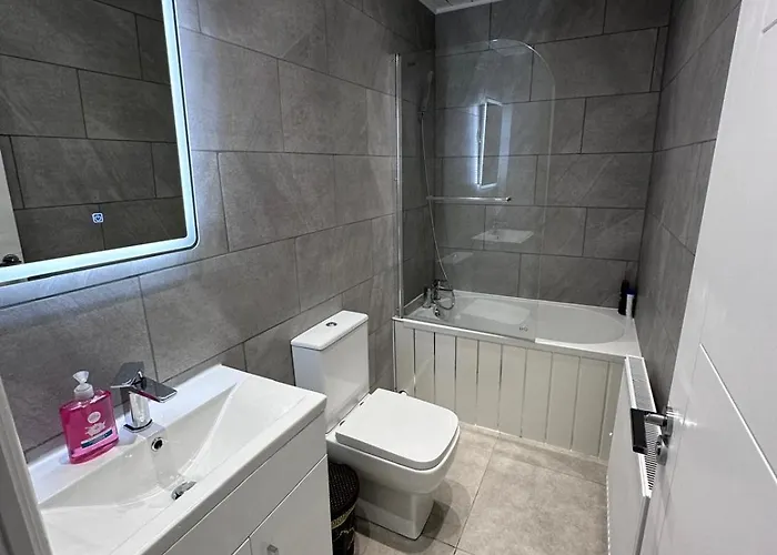 Modern Two-bedroom Lejlighed *