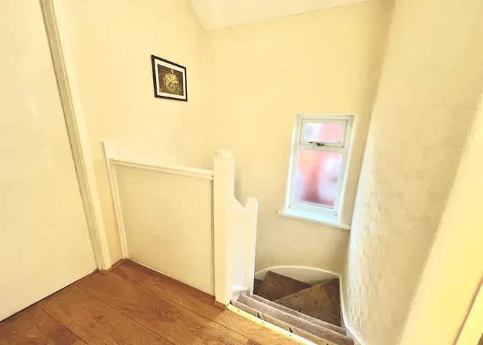 Holiday home Spacious 3-bed Family Retreat With Cosy Living And Garden! Free Parking