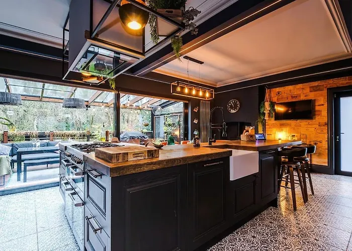 Unique In Northenden Urban Oasis Sleeps 8