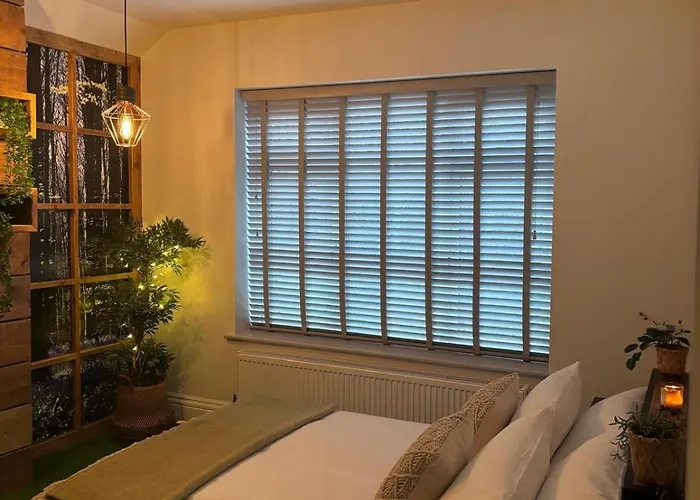 Unique In Northenden Urban Oasis Sleeps 8 Vakantiehuis Manchester