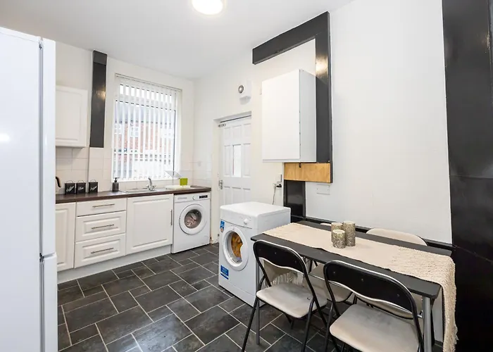 Urban Haven Hall Luxury Rusholme, Near Centre Hospitals *