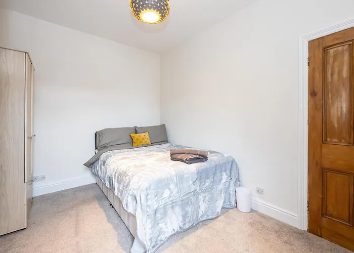 Urban Haven Hall Luxury Rusholme, Near Centre Hospitals Casa vacanze