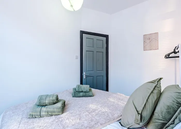 Free Park, Sleeps 8, Stunning In Salford, Long Term Disc, Perfect For Groups アパート マンチェスター