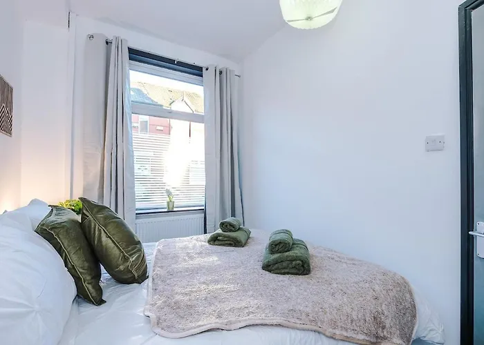 Free Park, Sleeps 8, Stunning In Salford, Long Term Disc, Perfect For Groups Manchester