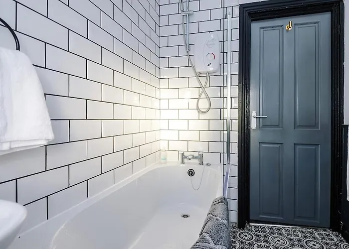 アパート Free Park, Sleeps 8, Stunning In Salford, Long Term Disc, Perfect For Groups