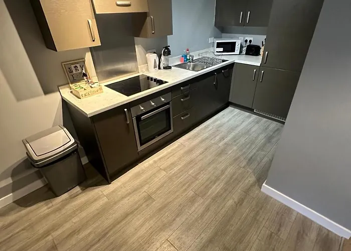 Adelphi Wharf By Beehosting * Manchester