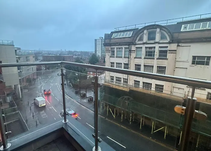 Adelphi Wharf By Beehosting * Manchester