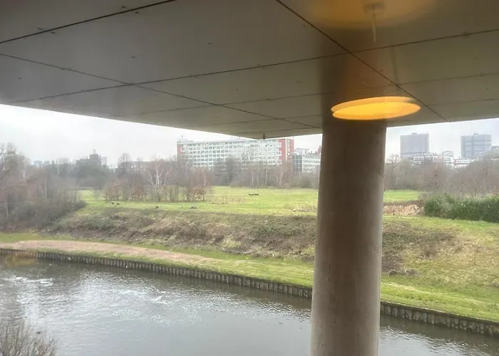 Adelphi Wharf By Beehosting