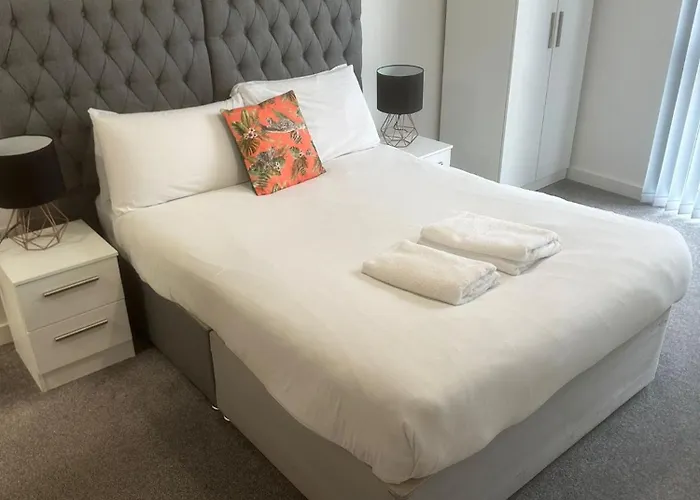 Adelphi Wharf By Beehosting * Manchester