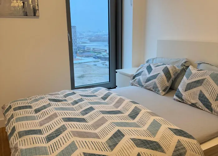 The Urban Escape In Media - A Private And Bathroom In A Shared בית אירוח מנצ'סטר