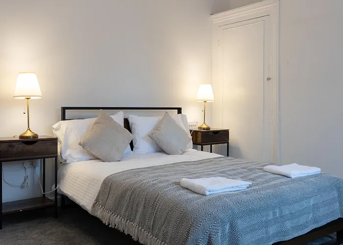 Modern 3br Sleeps 7 Fast Wifi Perfect For Long Holiday home *