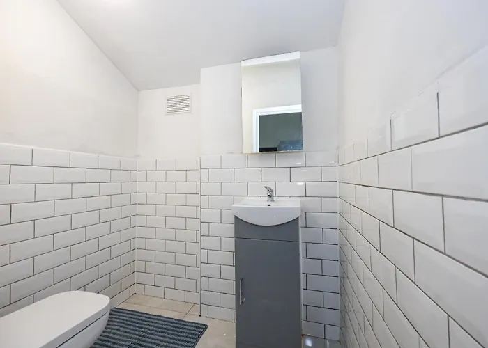 Modern 3br Sleeps 7 Fast Wifi Perfect For Long