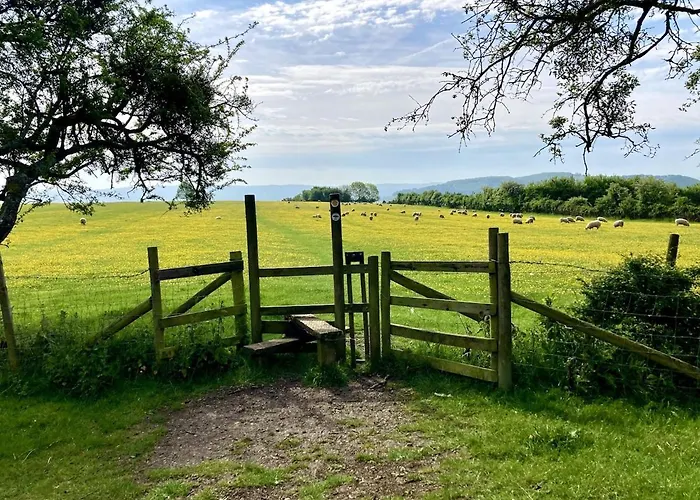 The Cart Shed - Romantic Hideaway With A View! Manchester