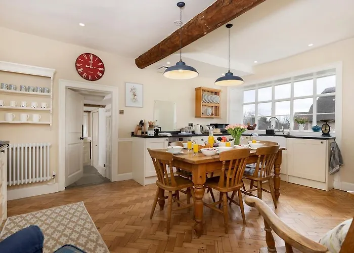 Vakantiehuis Beautiful Cotswold With Hot Tub