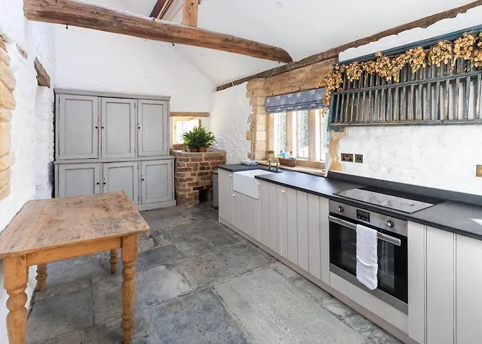 Beautiful Cotswold With Hot Tub Vakantiehuis