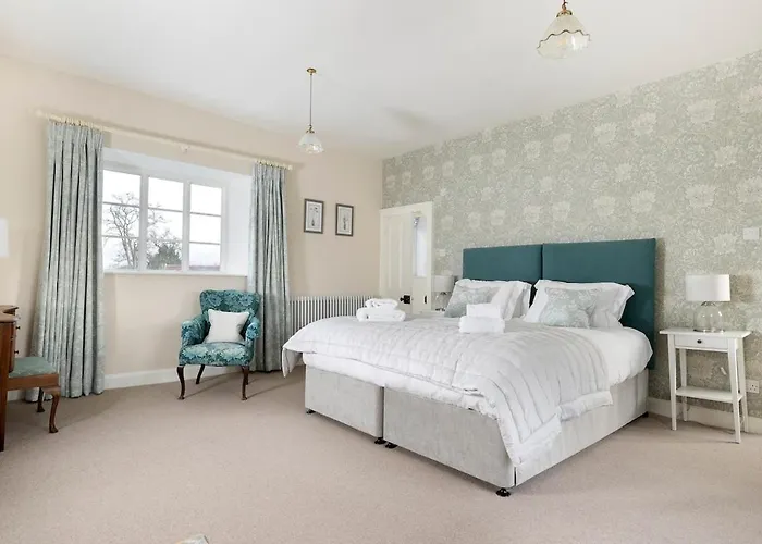 Vakantiehuis Beautiful Cotswold With Hot Tub