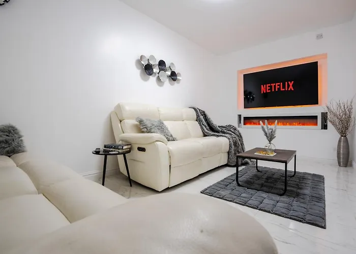 Prázdninový dům Luxury 5 Bed Near Etihad And Coop Live