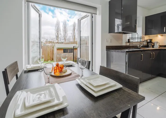 Luxury 5 Bed Near Etihad And Coop Live *