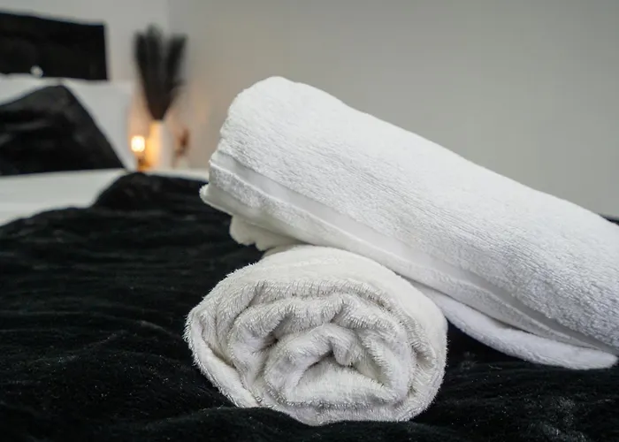 Luxury 5 Bed Near Etihad And Coop Live Prázdninový dům *