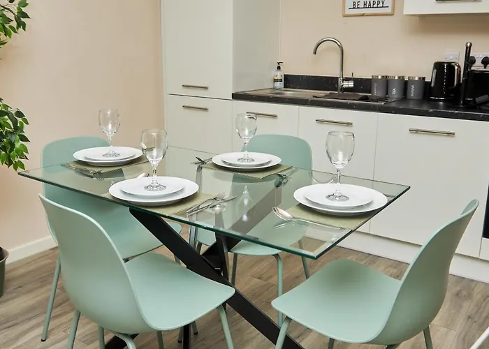 Deluxe And Cozy Two Bedroom With 1 Bathroom And Open Balcony * Manchester