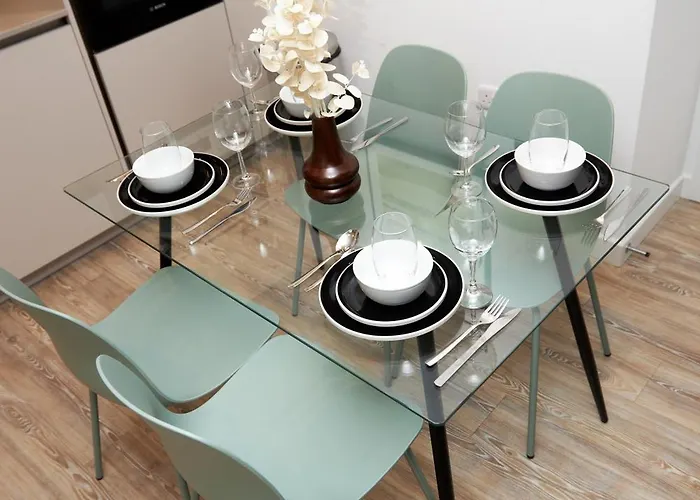 Luxury 2 Bedroom And Bathroom In With Balcony Manchester