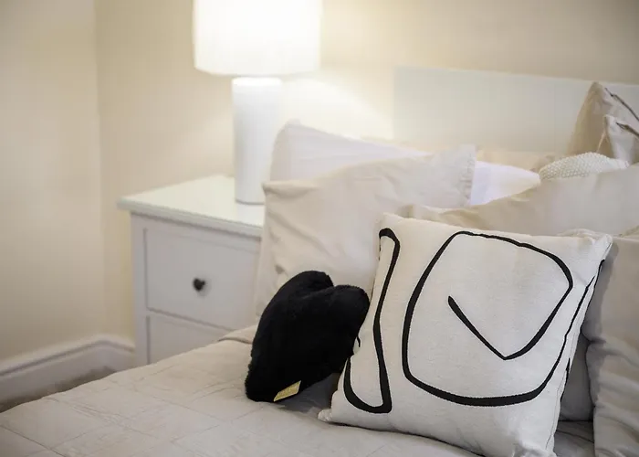 Nyaraló Blissful Breaks Near Old Trafford Stadium Manchester