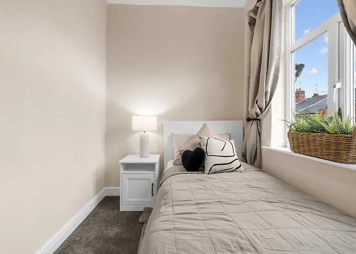 Blissful Breaks Near Old Trafford Stadium * Manchester