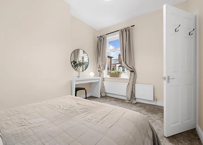 Nyaraló Blissful Breaks Near Old Trafford Stadium