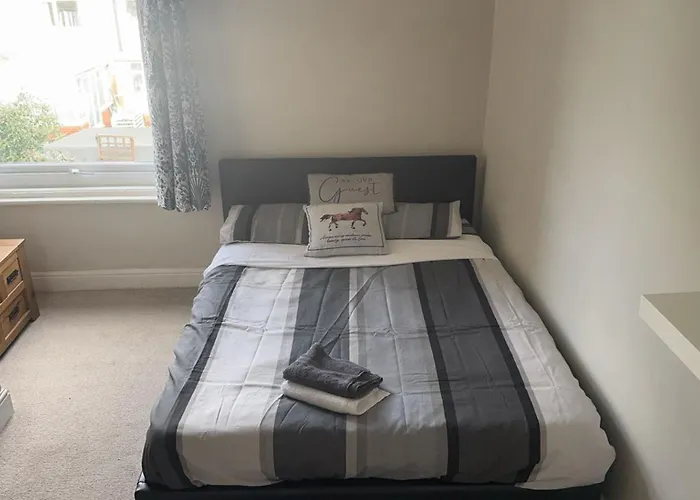 Дом отдыха Tomelle Luxury -5 Beds-near Etihad Stadium- Coop Live-high Speed Wifi & Free Parking *