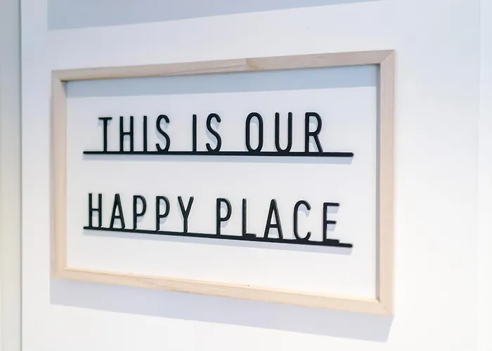 Fully Equipped, Centre 3bed Apartment, Balcony With Amazing Views, Sleeps 6 Διαμέρισμα *