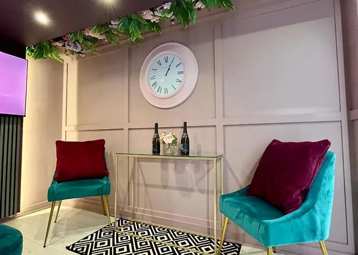 Manchester's Only Private Party For 12 With Makeup Aparthotel 4*