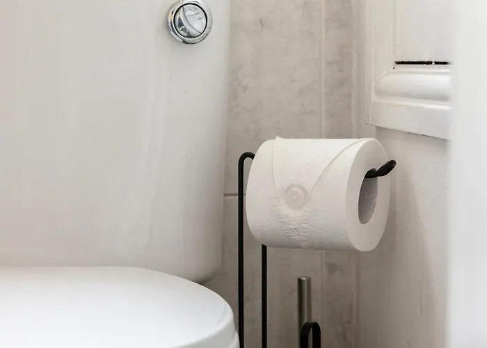 Cozy 3-Bed Retreat Near Manchester Airport Ideal For Families & Groups * Manchester