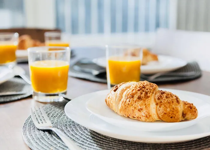 Cozy 3-Bed Retreat Near Manchester Airport Ideal For Families & Groups Casa de Férias