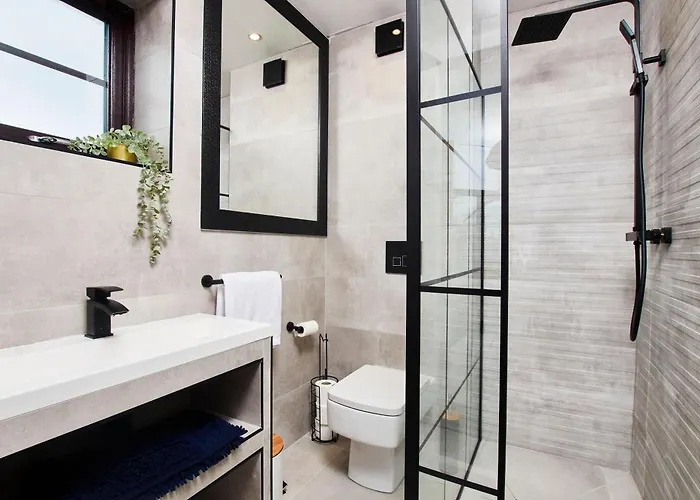 Lovely 3br House - Free Parking - Long Welcome! *