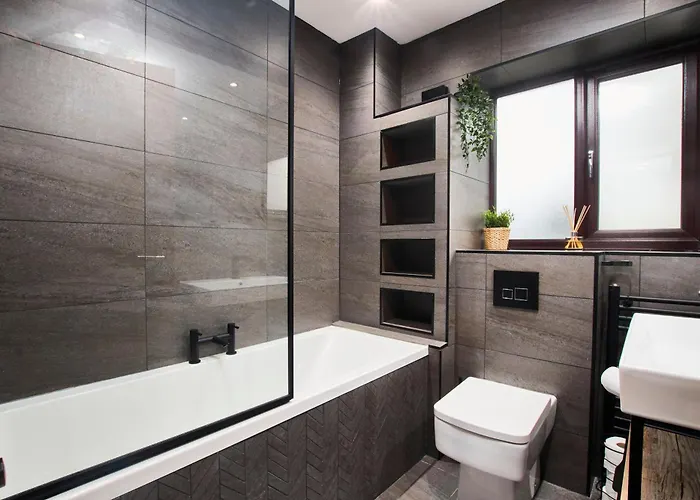 Lovely 3br House - Free Parking - Long Welcome!