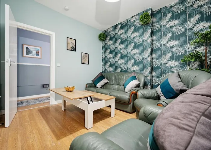 Mega Flat Near Centre And Etihad Stadium *