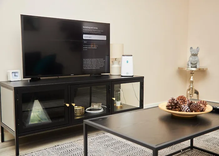 Deluxe And Cozy Two Bedroom With 1 Bathroom And Open Balcony Manchester