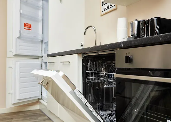 Deluxe And Cozy Two Bedroom With 1 Bathroom And Open Balcony 公寓 *