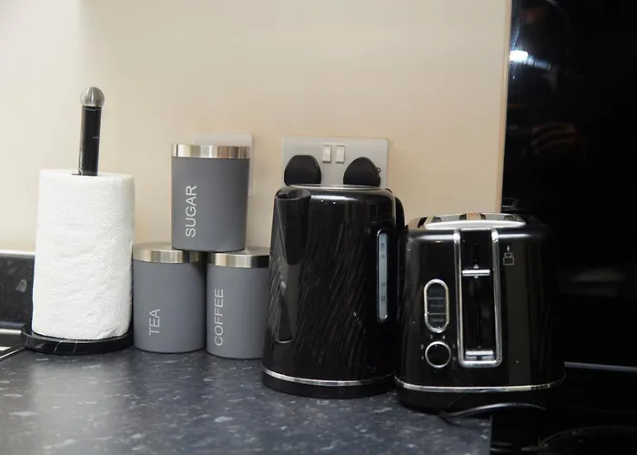 Deluxe And Cozy Two Bedroom With 1 Bathroom And Open Balcony *