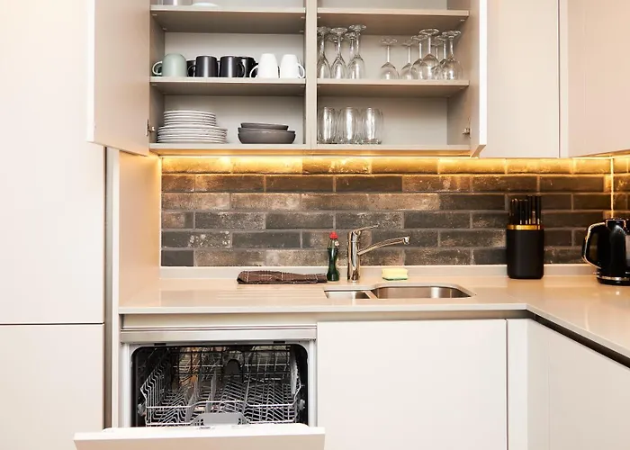 Luxury 2 Bedroom And Bathroom In With Balcony * Manchester